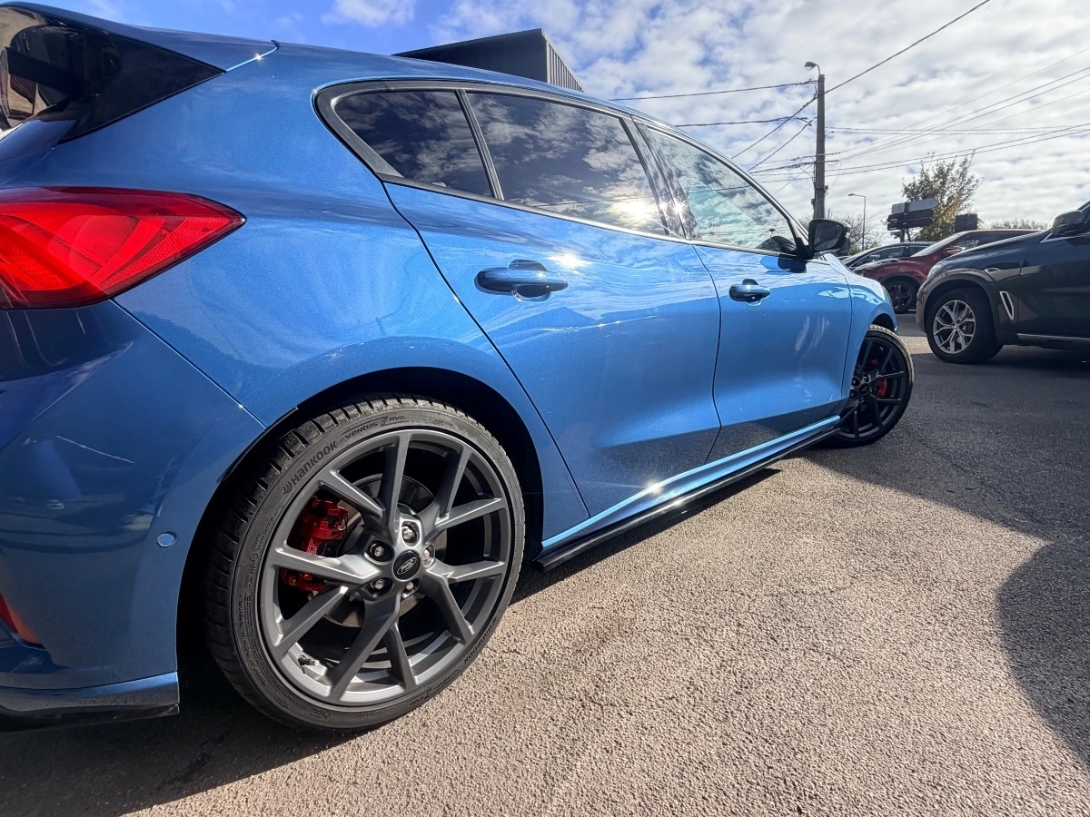 Ford Focus - photo 24