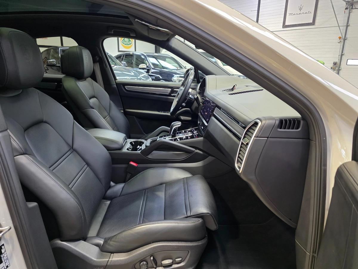 PORSCHE CAYENNE 3.0 V6 462 PLATINIUM EDITION