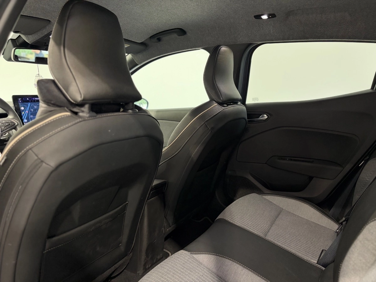 Renault Clio - photo 14