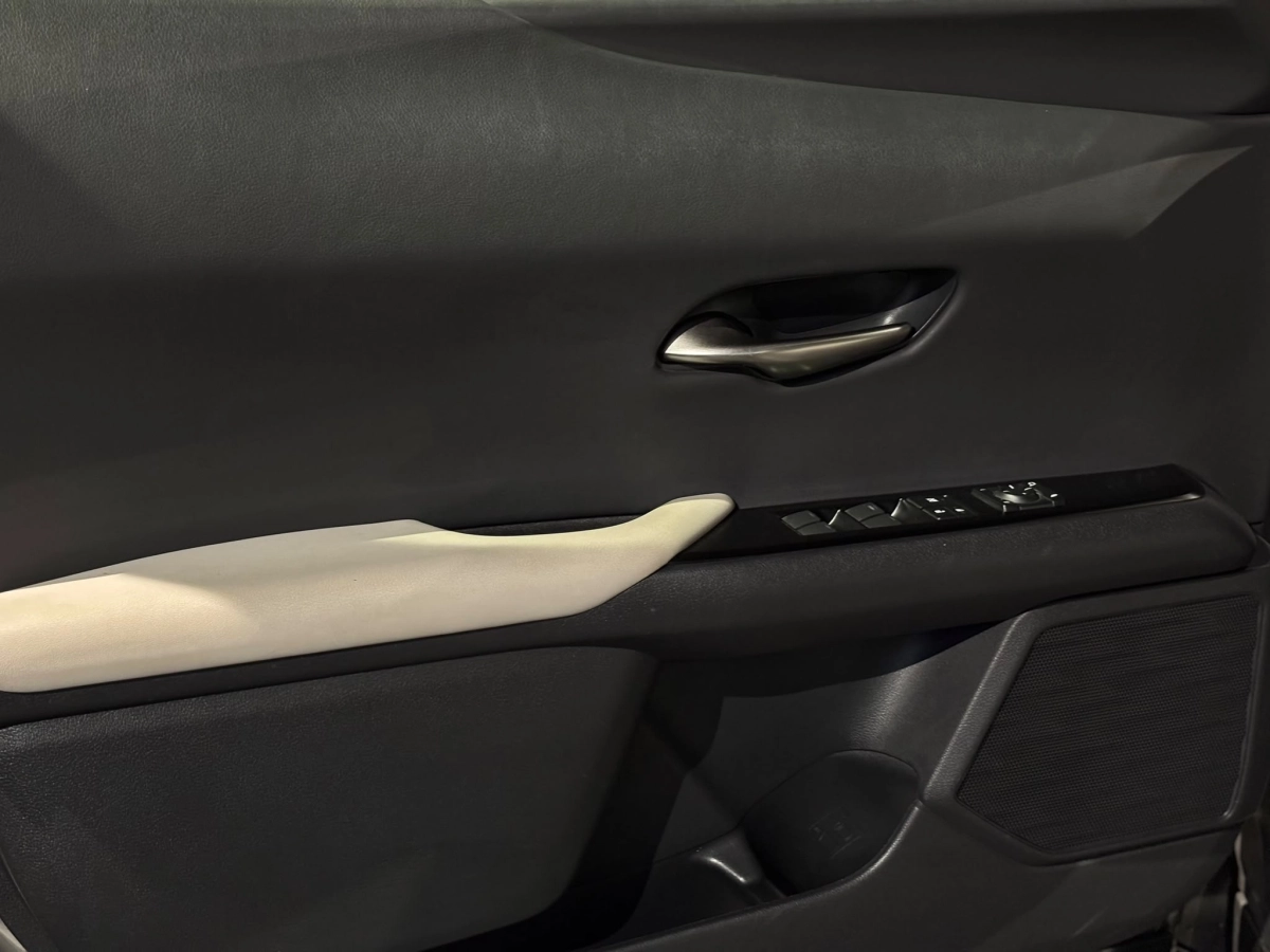 Lexus Ux - photo 5