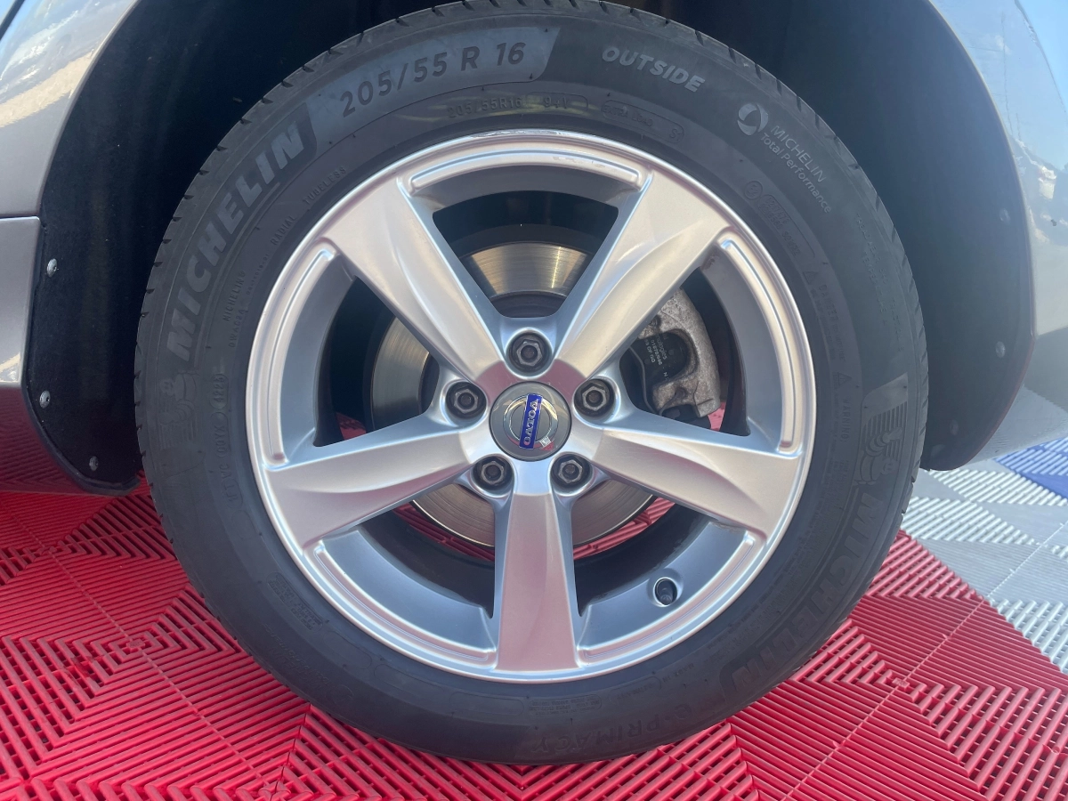 Volvo V40 - photo 28