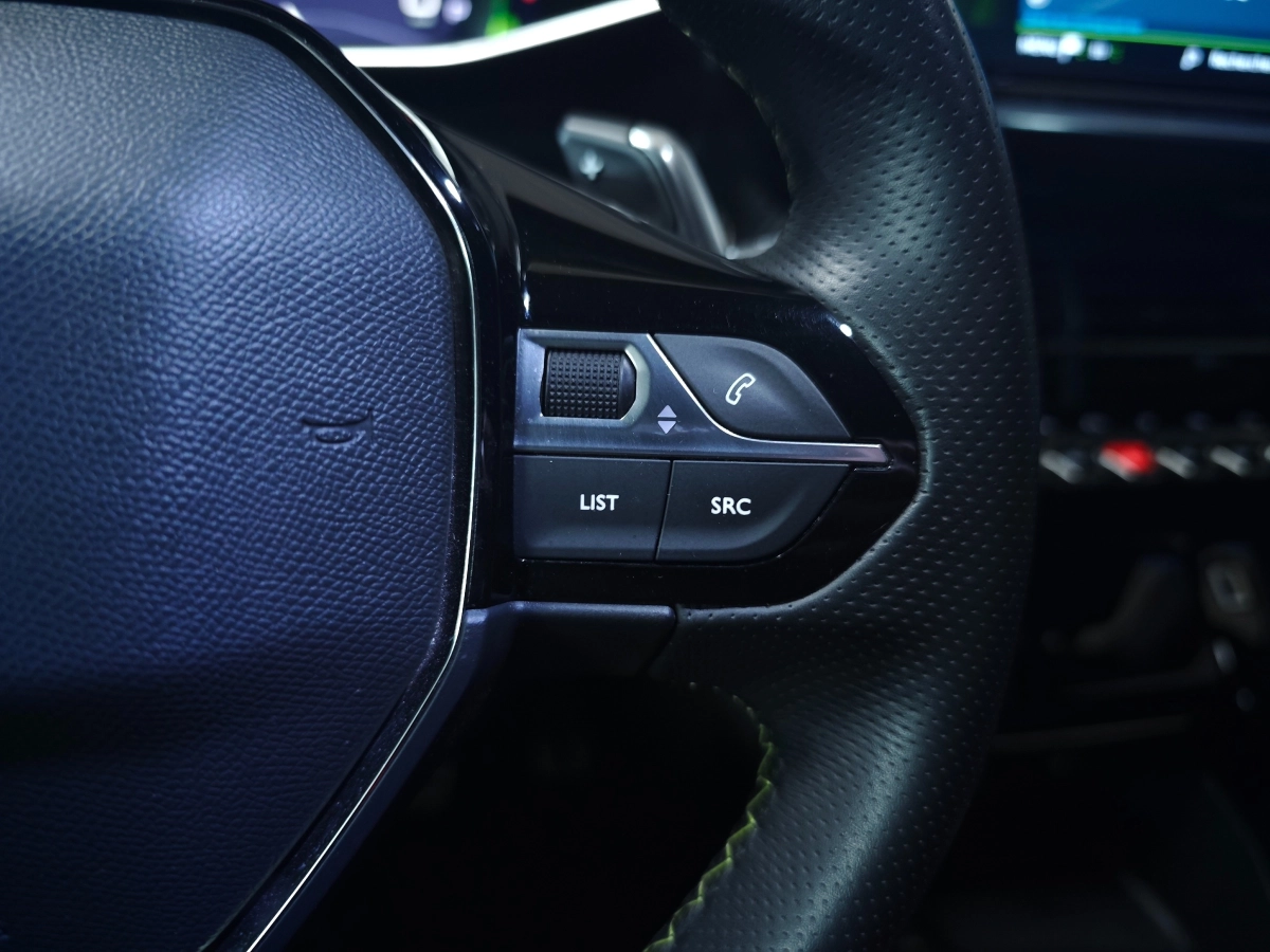 Peugeot 208 - photo 13