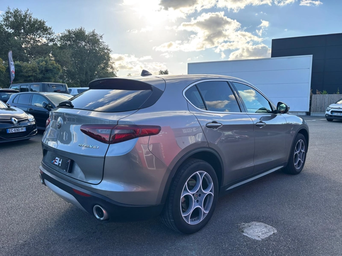 Alfa Romeo Stelvio - photo 4