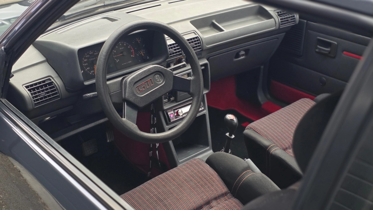 Peugeot 205 - photo 8