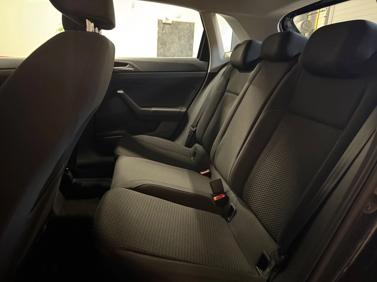 Volkswagen Polo - photo 24