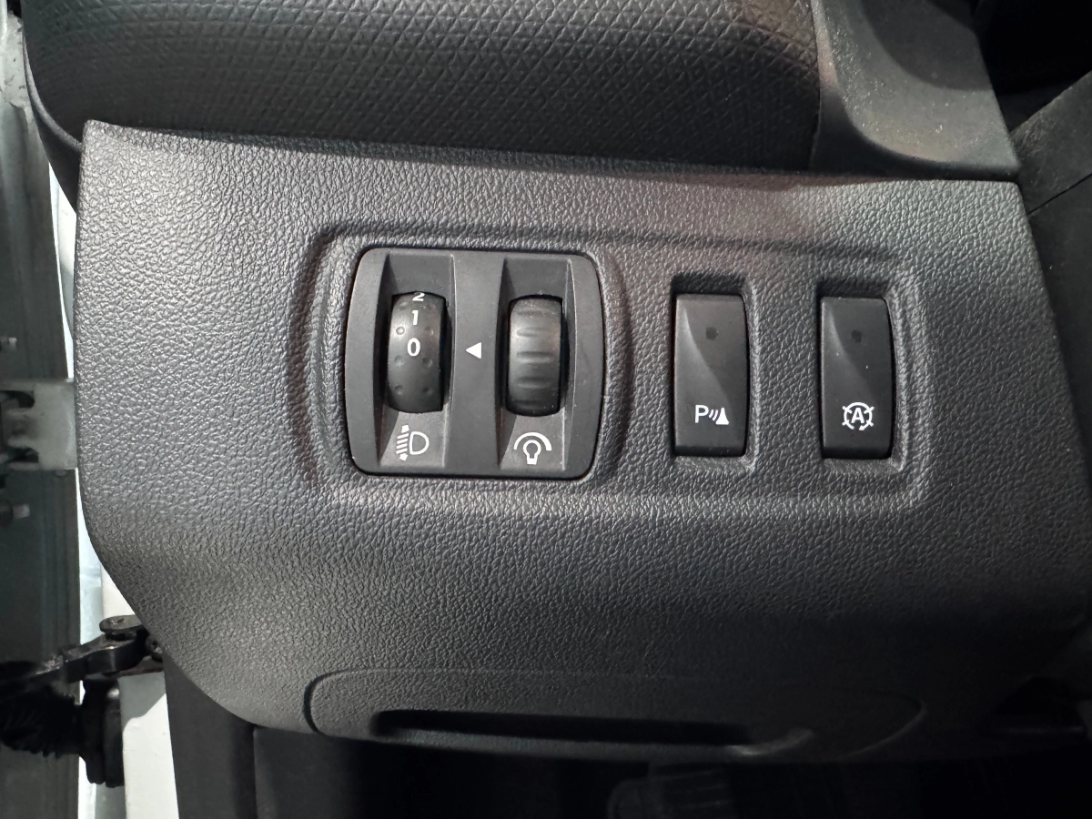 Renault Clio - photo 16