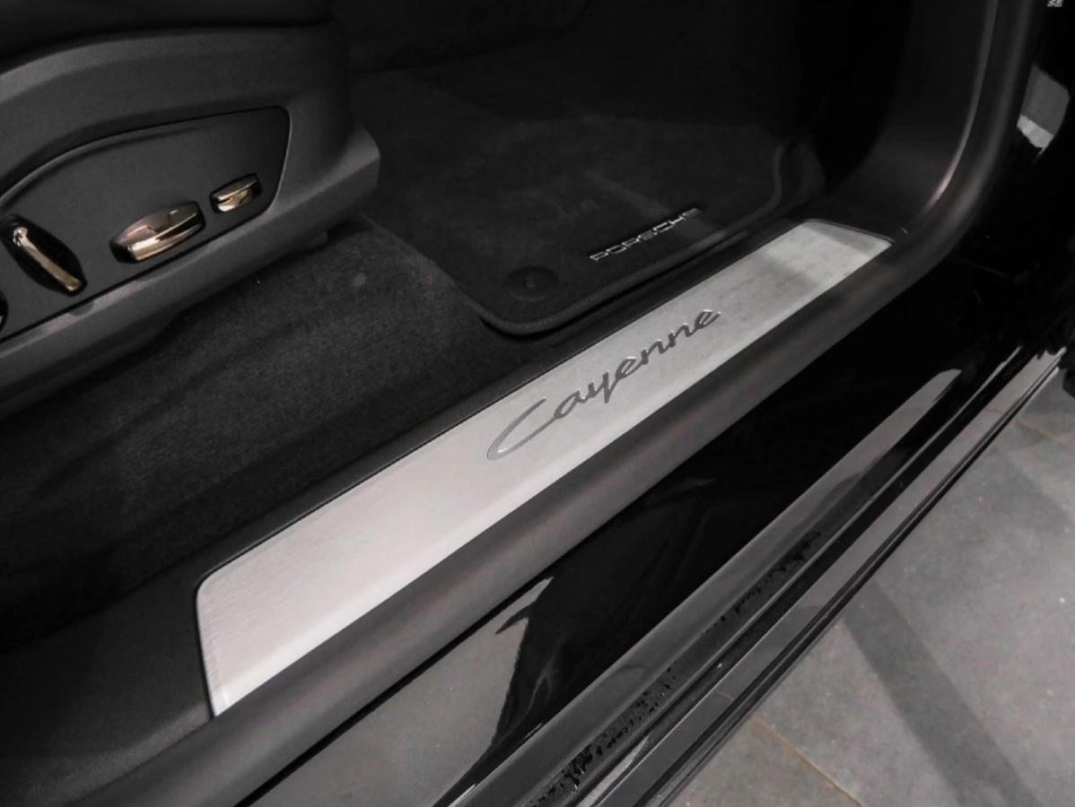 Porsche Cayenne Electrique 442ch 633km WLTP Toit Ouvrant/Attelage/Sport Sound/21“/Sièges 14/Volant Surfaces et Siège