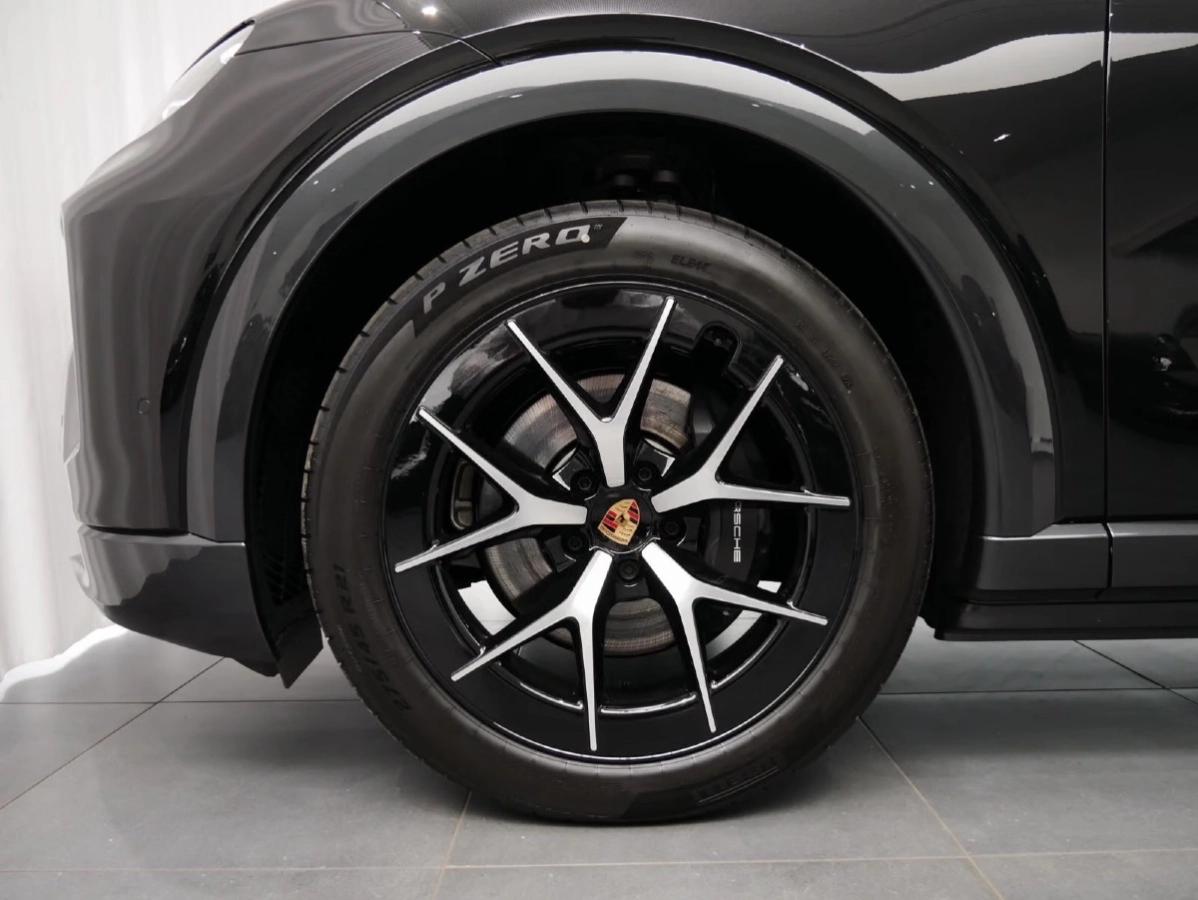 Porsche Cayenne Electrique 442ch 633km WLTP Toit Ouvrant/Attelage/Sport Sound/21“/Sièges 14/Volant Surfaces et Siège