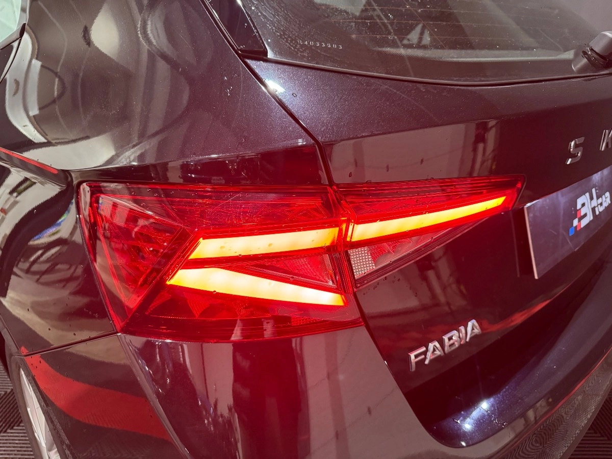 Skoda Fabia - photo 17