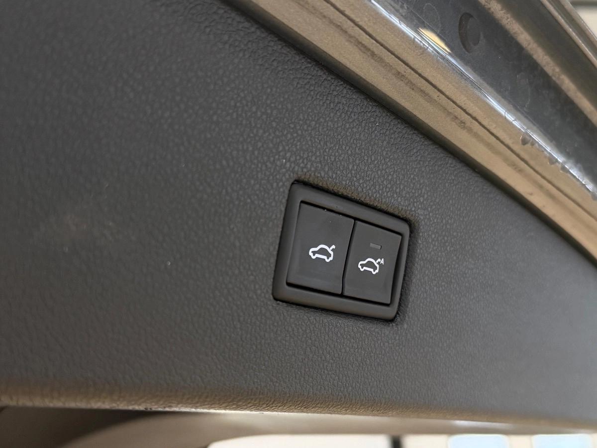 VOLKSWAGEN TIGUAN 2.0L TDi DSG7 150CH - FINITION CARAT EXCLUSIVE - TOIT OUVRANT/CAMERA/SIEGE ELEC