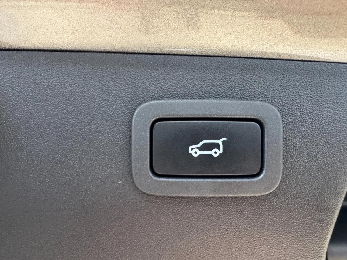 Jaguar E-pace 2.0 D240 240 R-DYNAMIC SE AWD BVA / TOIT PANO / MERIDIAN / SIEGES ELEC CHAUFFANTS