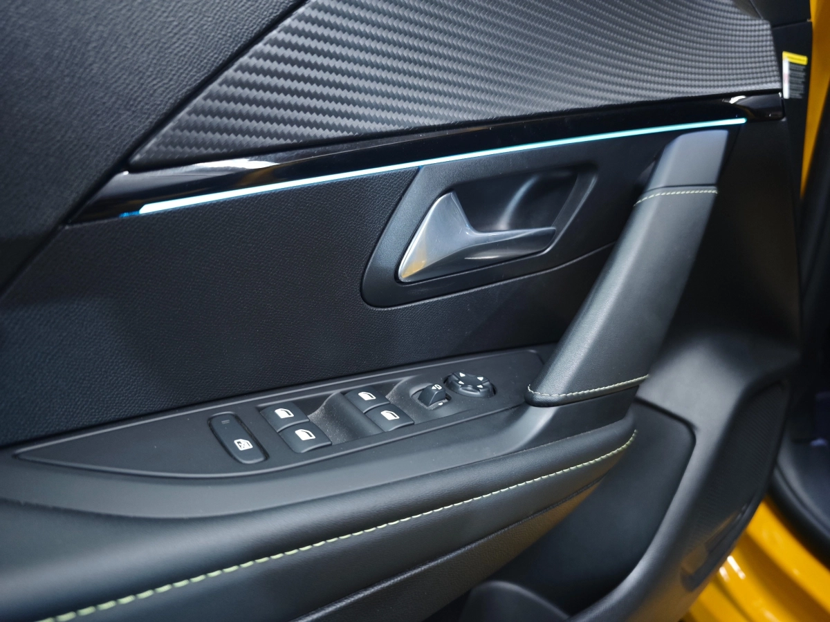 Peugeot 208 - photo 22