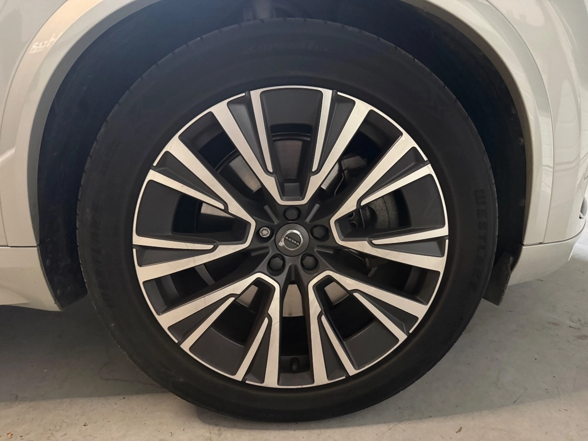 Volvo Xc90 - photo 12