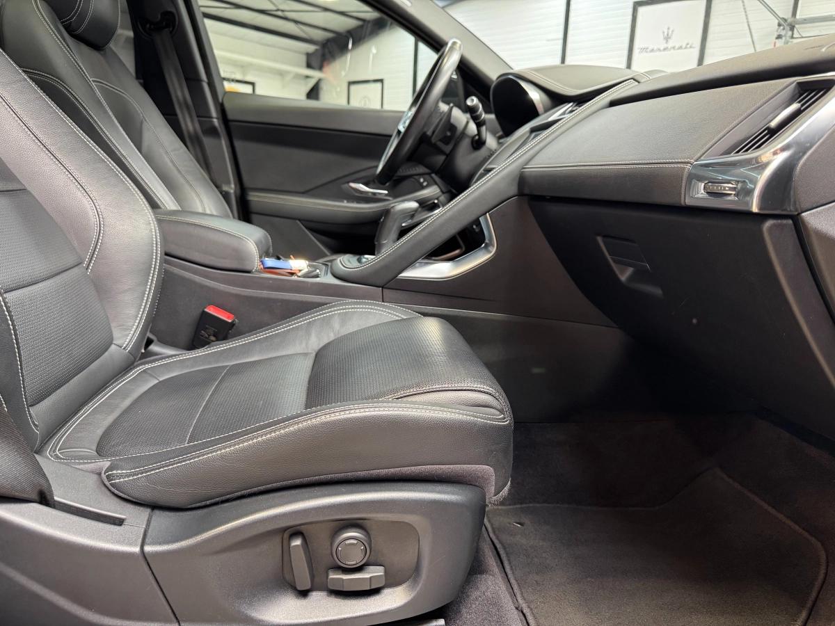 Jaguar E-pace 2.0 D240 240 R-DYNAMIC SE AWD BVA / TOIT PANO / MERIDIAN / SIEGES ELEC CHAUFFANTS