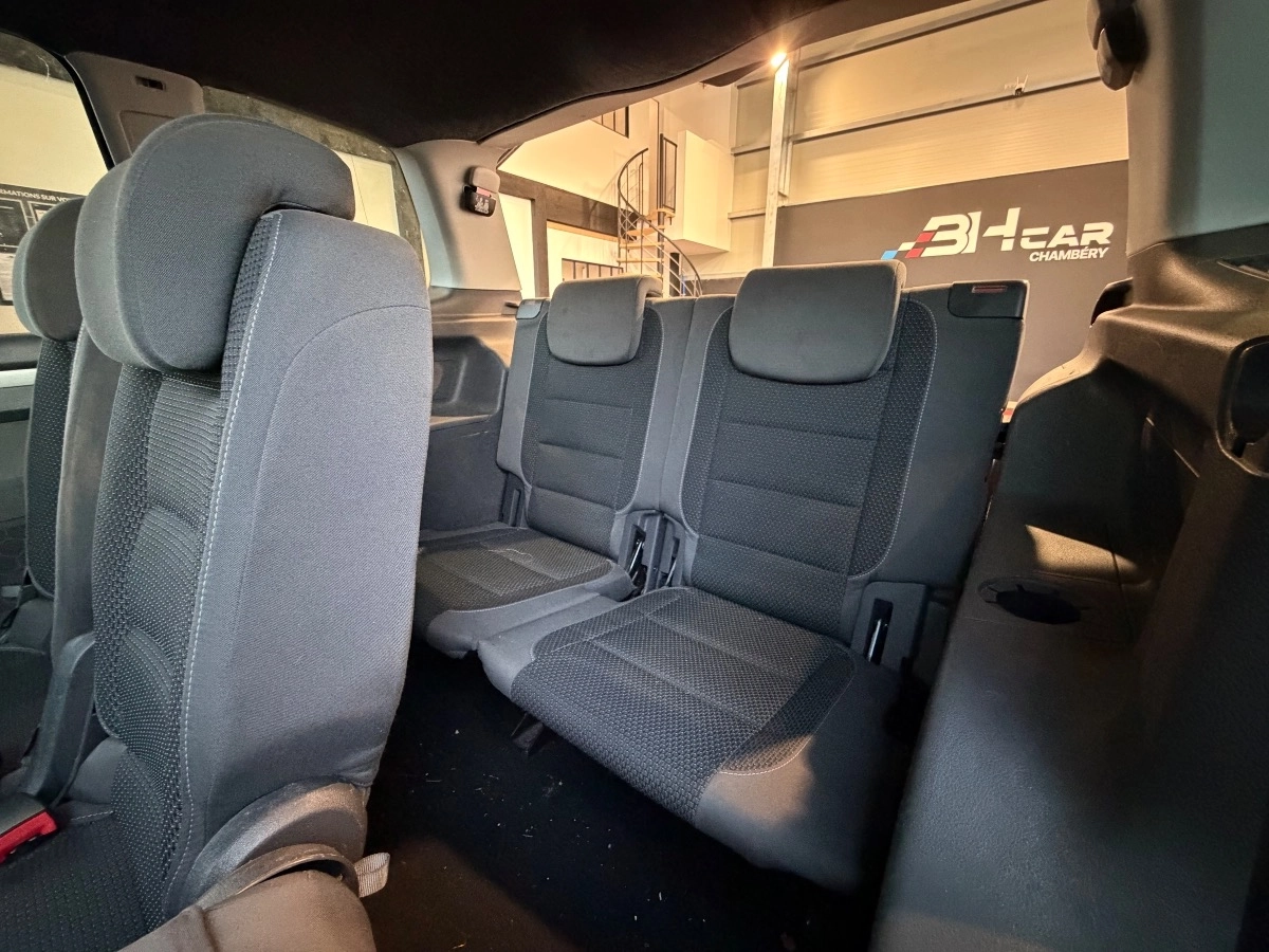 Volkswagen Touran - photo 11