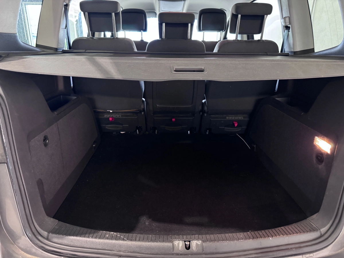 Volkswagen Touran - photo 22
