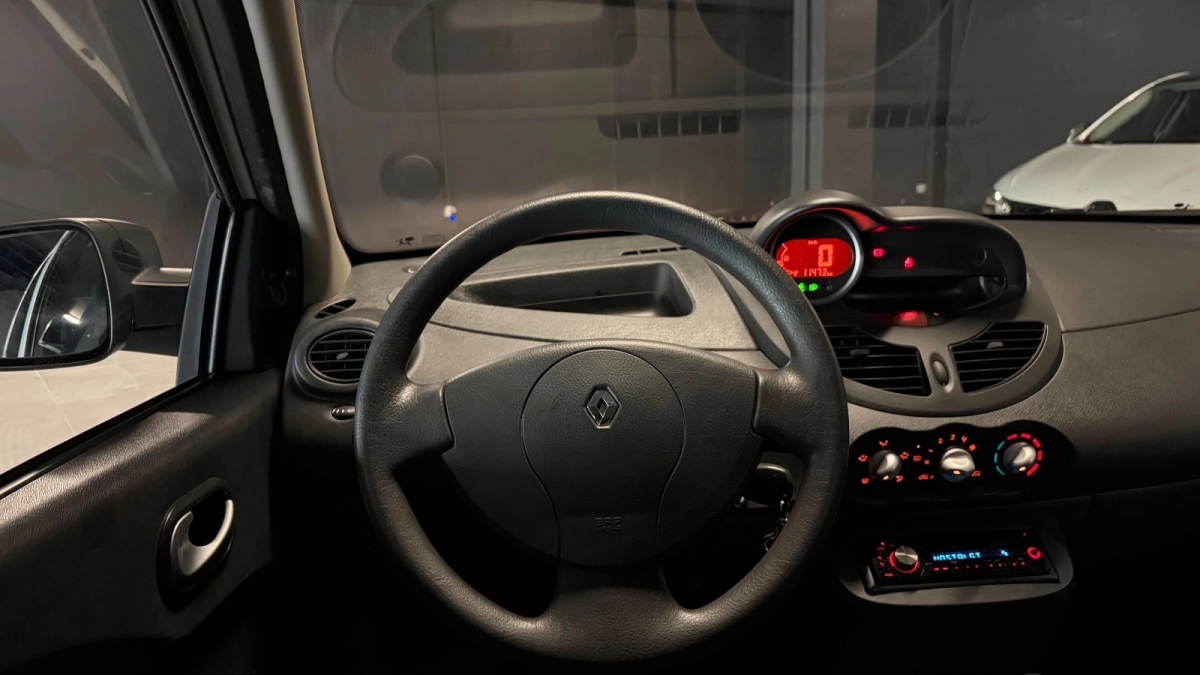 Renault Twingo - photo 17
