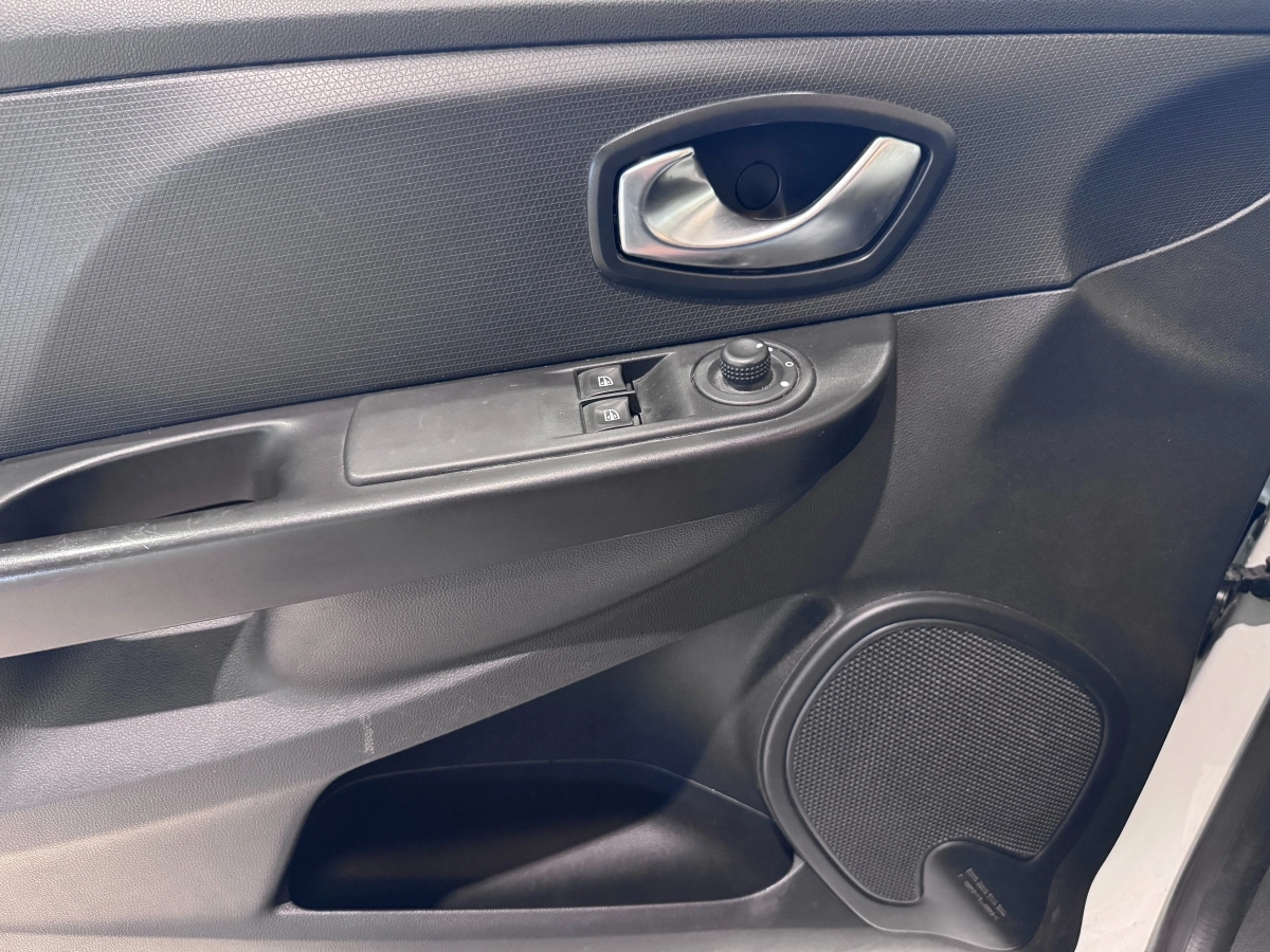 Renault Clio - photo 15