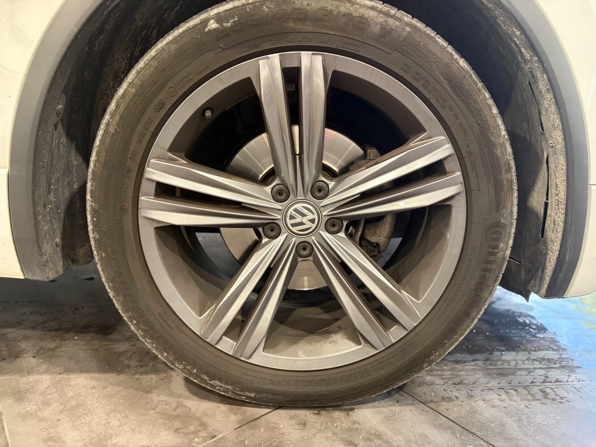 Volkswagen Tiguan - photo 27