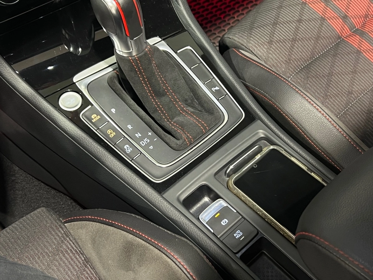 Volkswagen Golf - photo 24