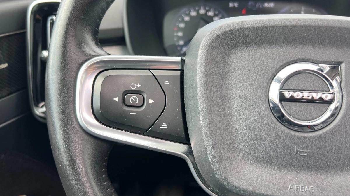 Volvo Xc40 2.0 D4 190 MOMENTUM AWD GEARTRONIC BVA