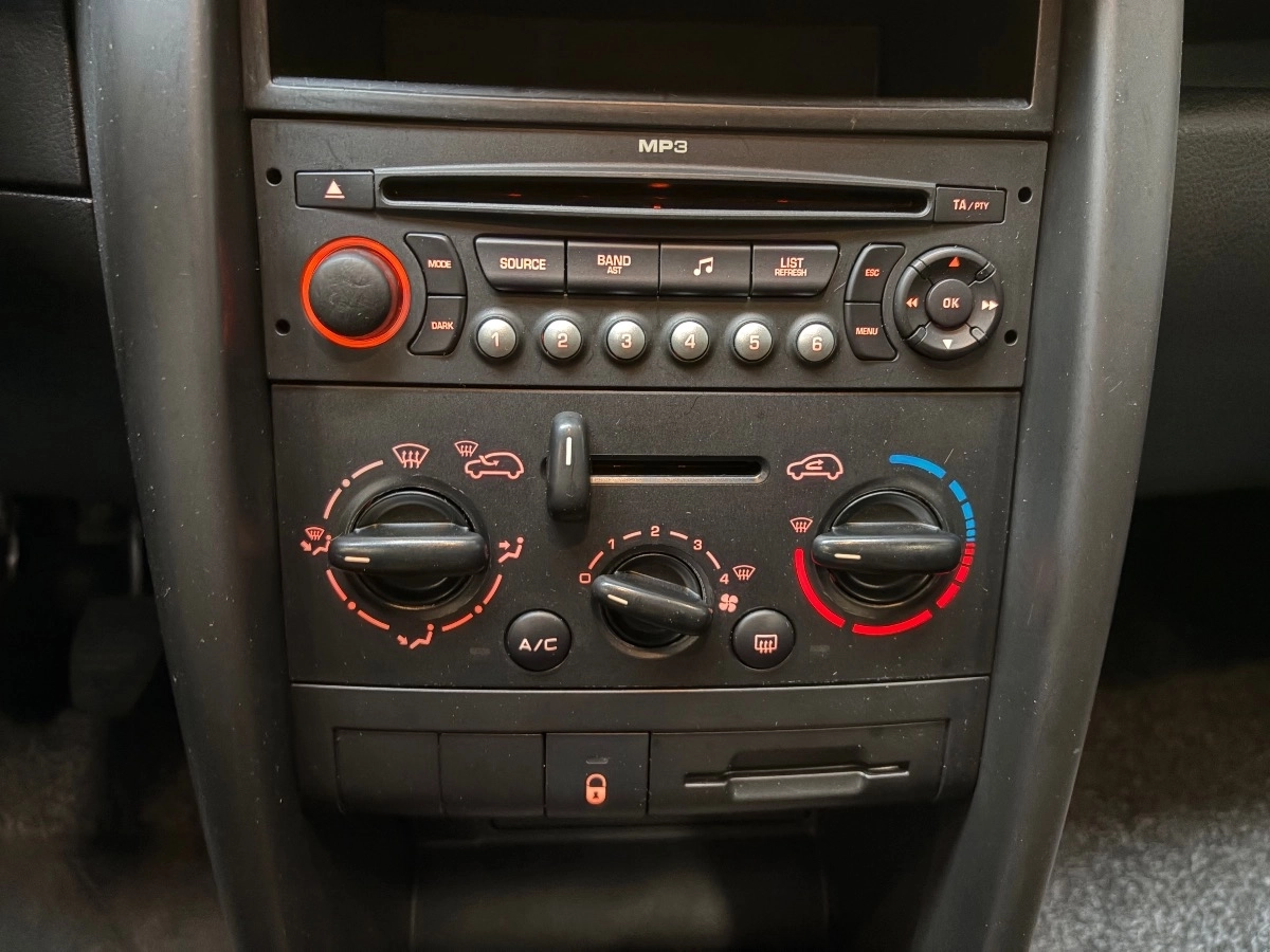 Peugeot 207 - photo 10