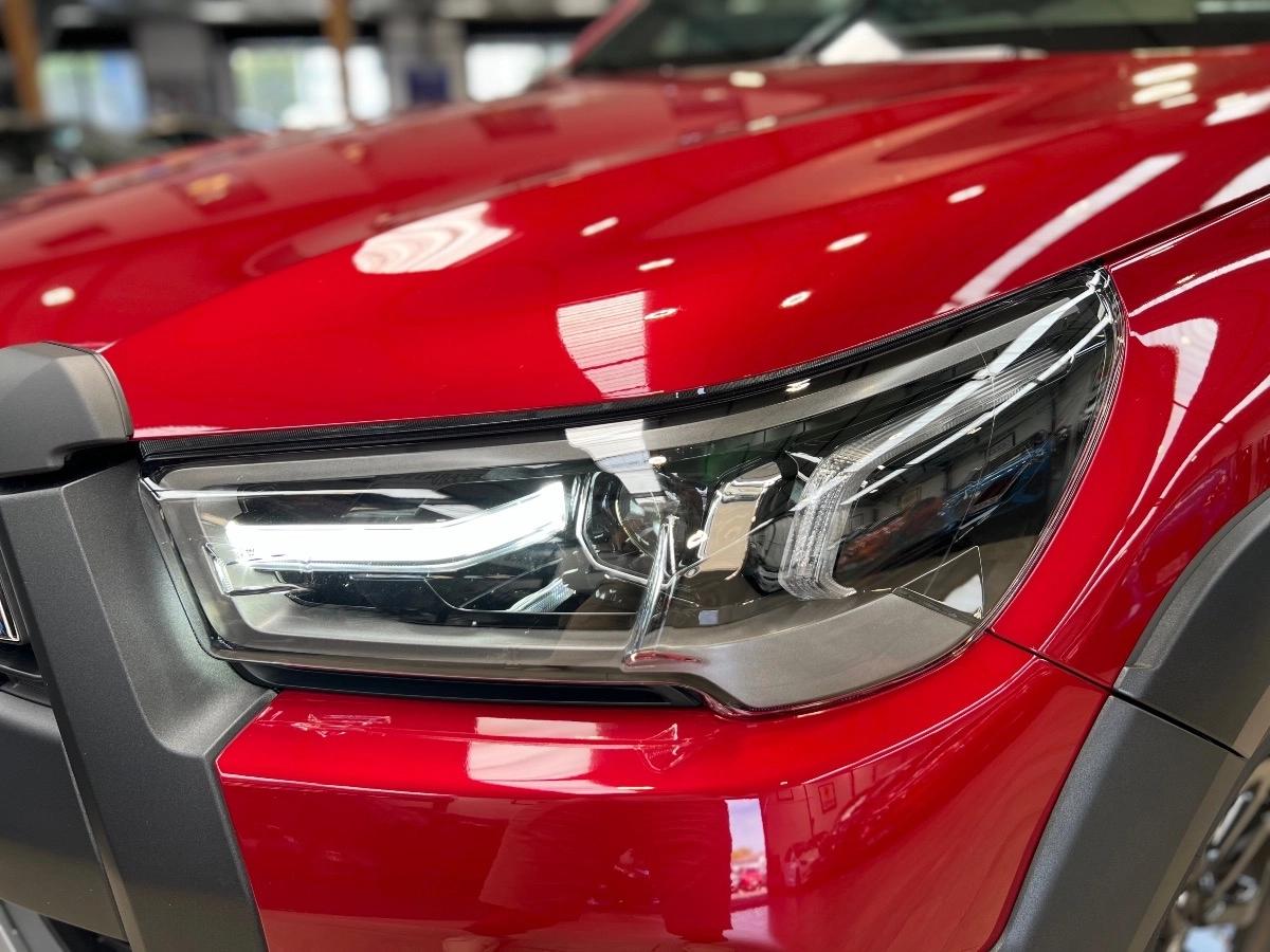 Toyota Hilux 2.8 D-4D 204 DOUBLE CABINE BVA INVINCIBLE 4WD /CAM360/JBL/CARPLAY