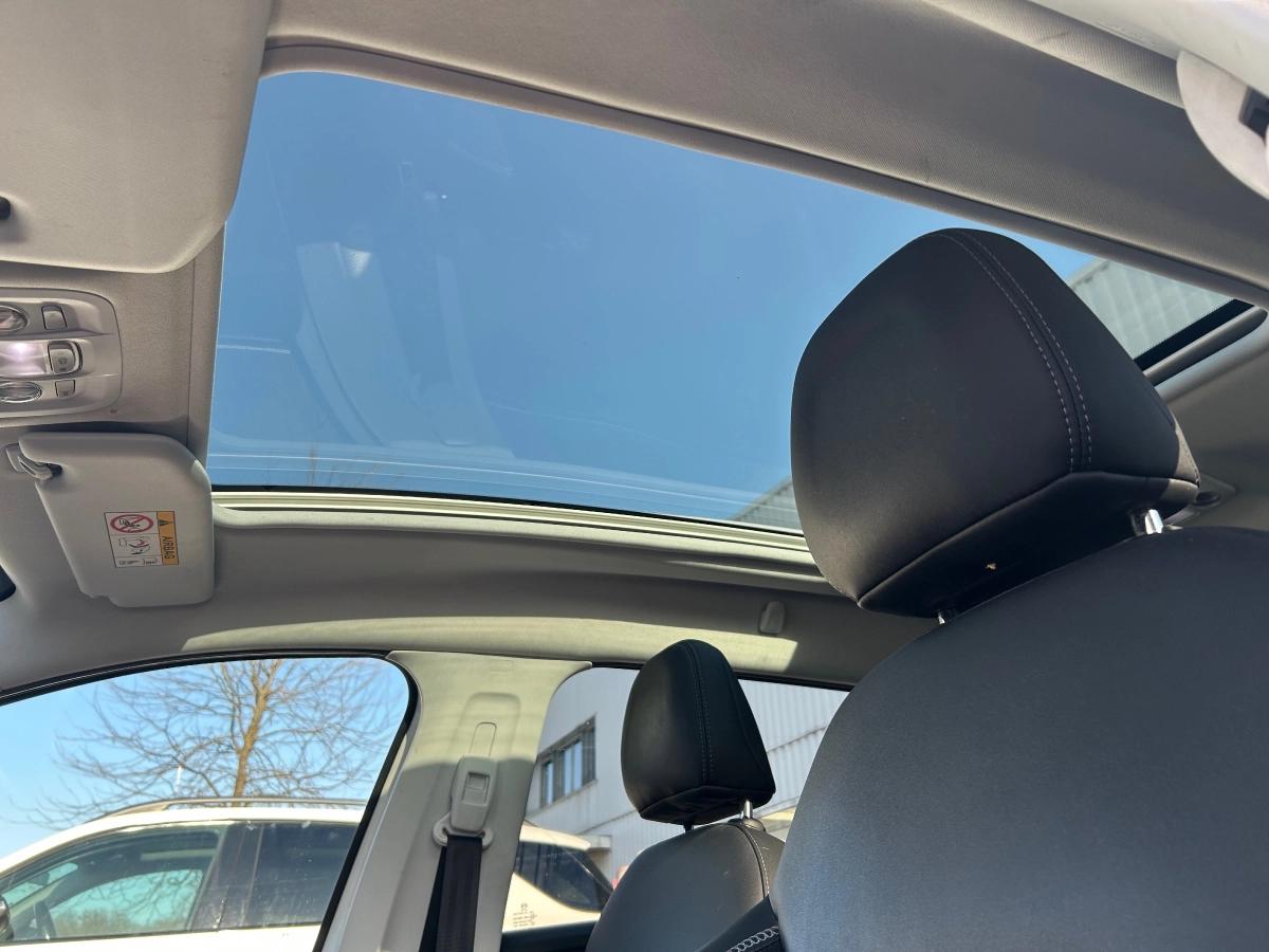 Peugeot 2008 GENERATION-I 1.6 BLUEHDI 120 CROSSWAY