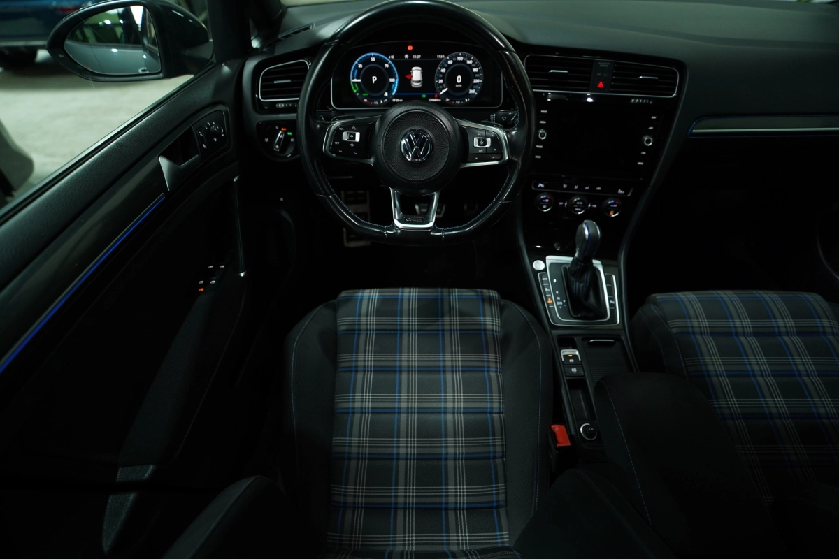 Volkswagen Golf - photo 12