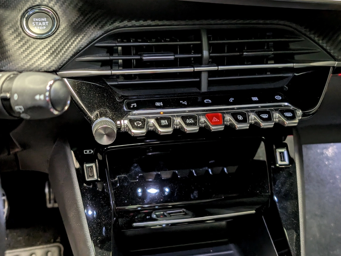 Peugeot 208 - photo 14