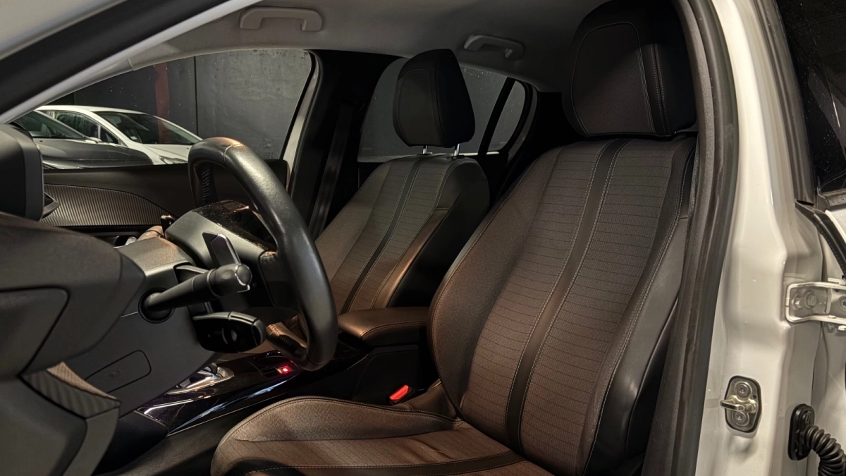 Peugeot 208 - photo 20