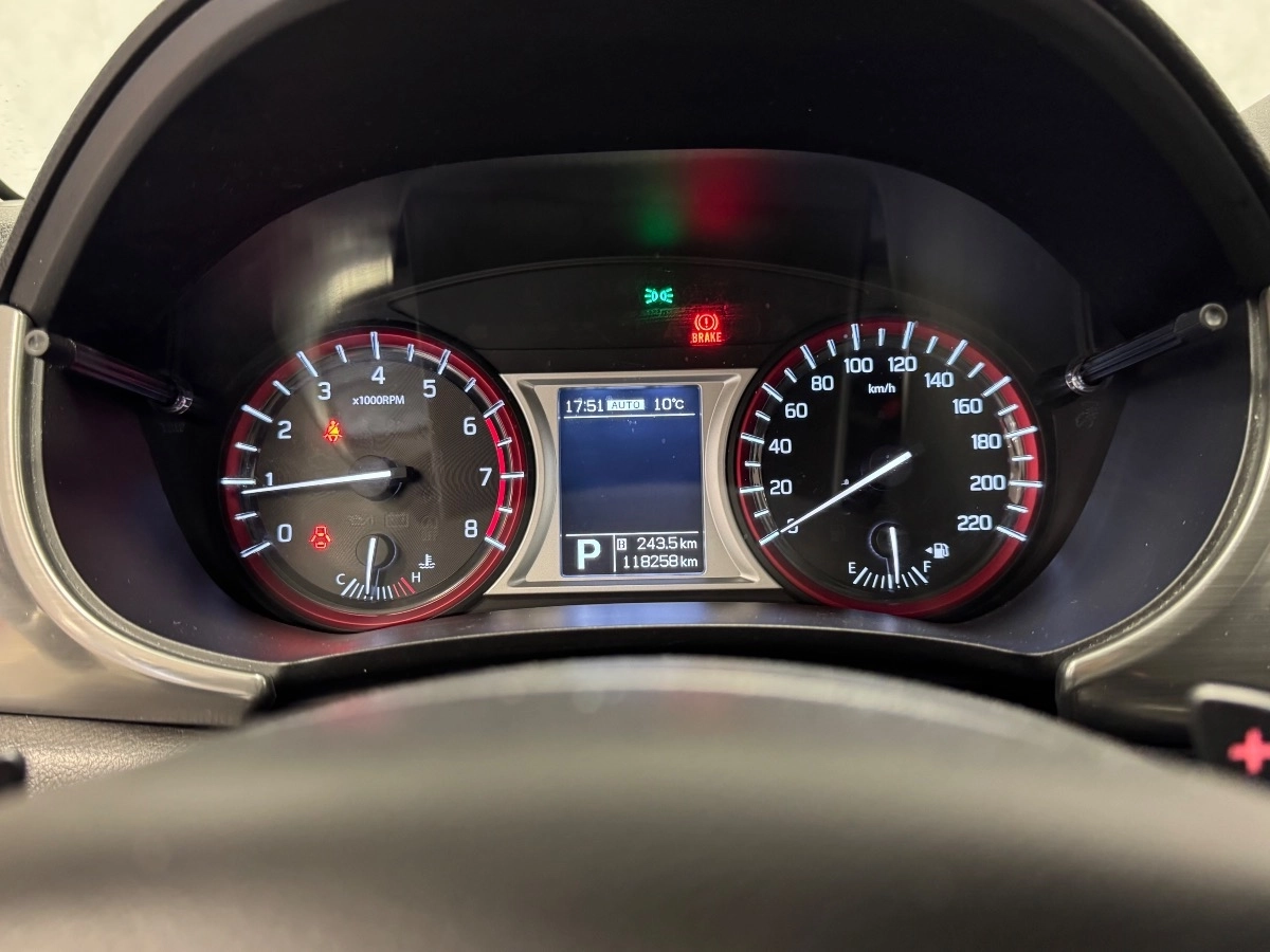 Suzuki Vitara - photo 15