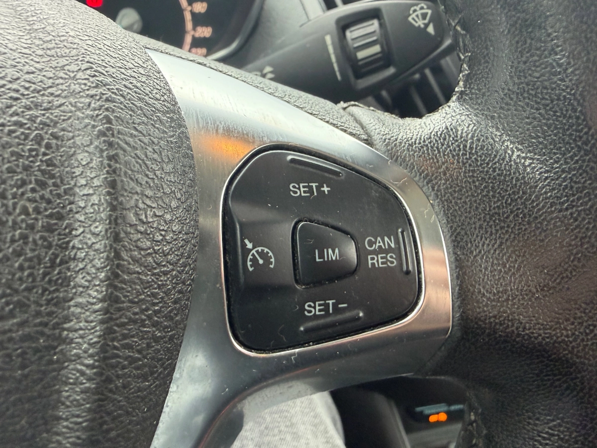 Ford Tourneo Courier - photo 12