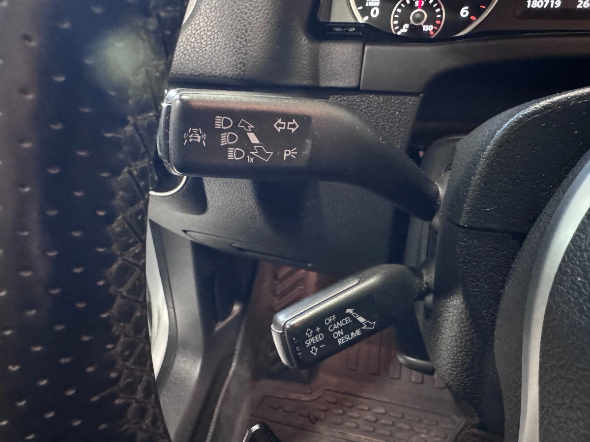 Volkswagen Tiguan - photo 22