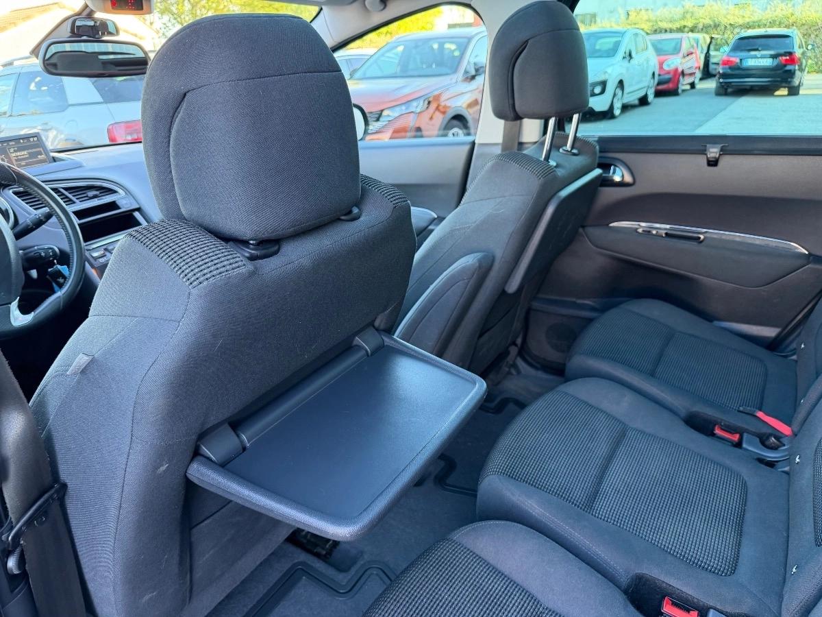 Peugeot 5008 GENERATION-I 1.6 BLUEHDI 120 STYLE