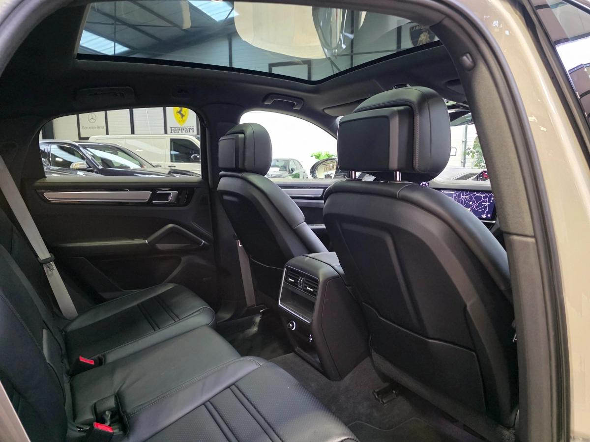 PORSCHE CAYENNE 3.0 V6 462 PLATINIUM EDITION