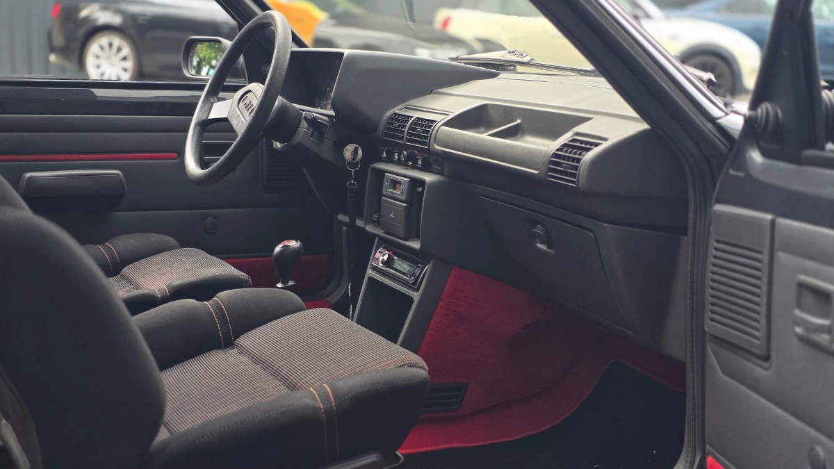 Peugeot 205 - photo 12