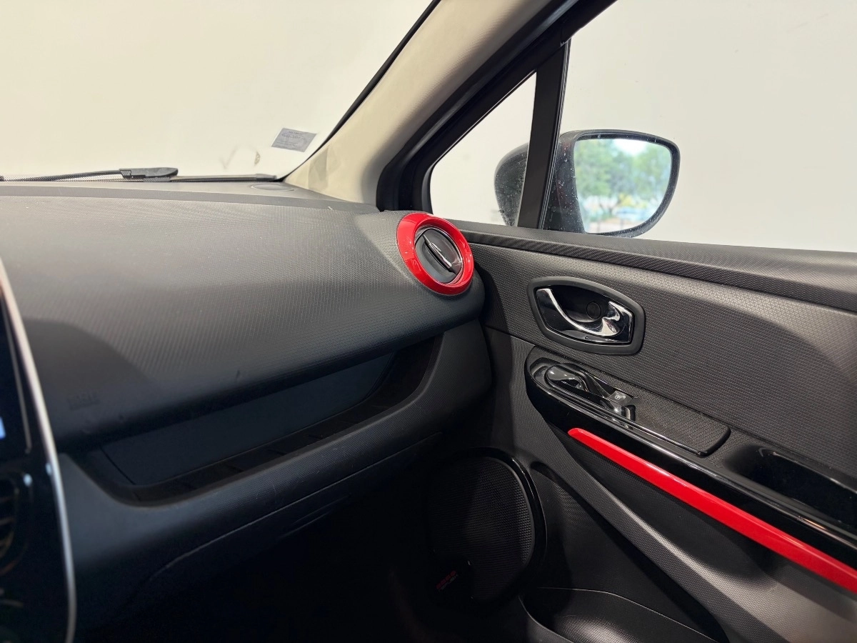 Renault Clio - photo 15