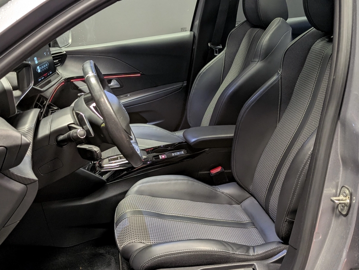 Peugeot 208 - photo 18