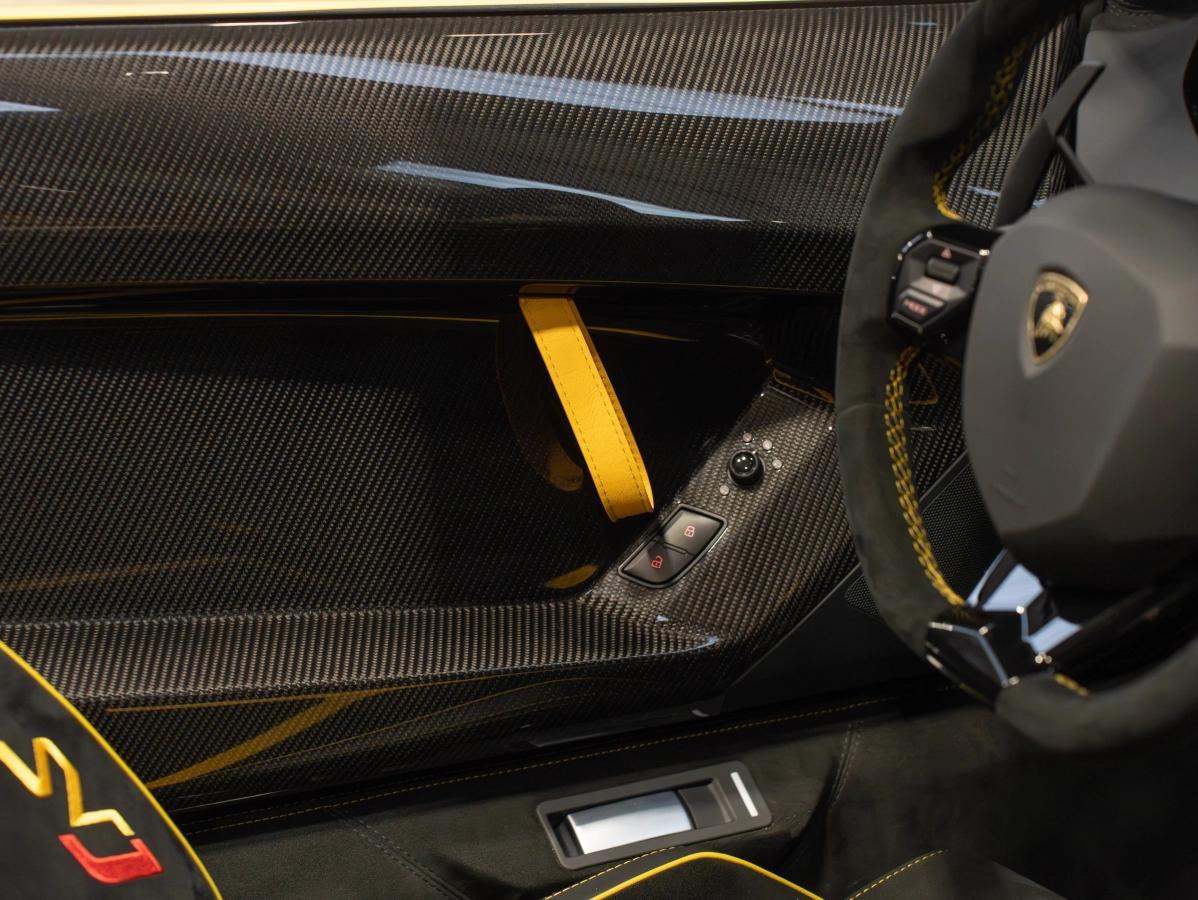 Lamborghini Aventador ROADSTER LP750-4 6.5 770 SVJ 4WD BVA