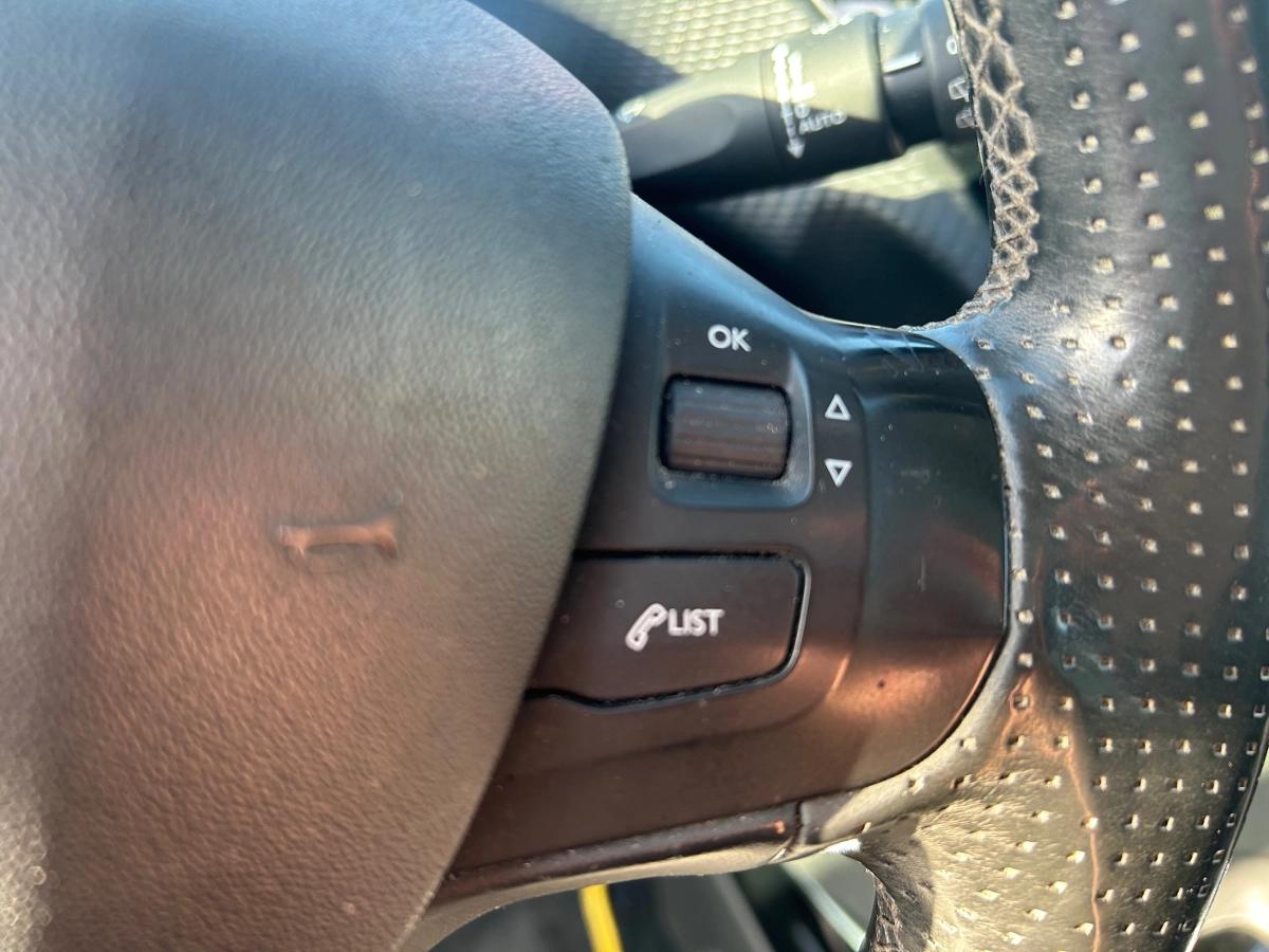 Peugeot 2008 GENERATION-I 1.6 BLUEHDI 120 CROSSWAY