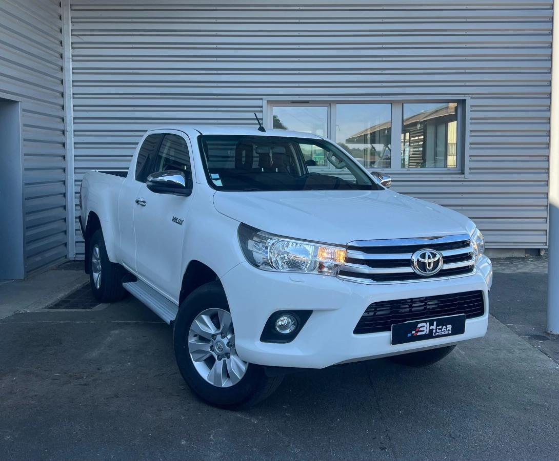 Image: Toyota Hilux double cabine 2.4 D4D 150 ch Lounge 4X4 BVA6