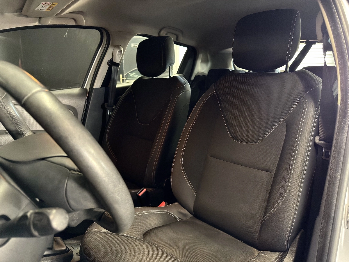 Renault Clio - photo 13