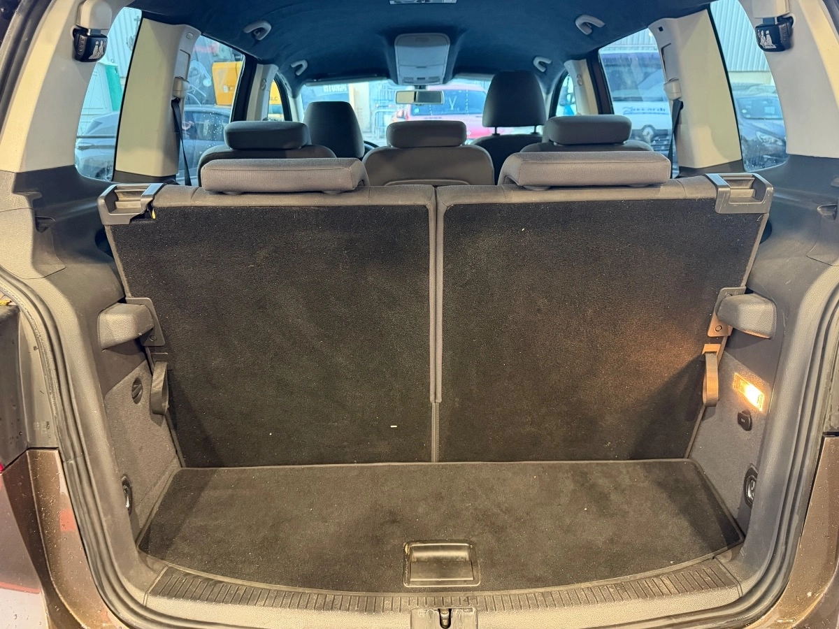 Volkswagen Touran - photo 29