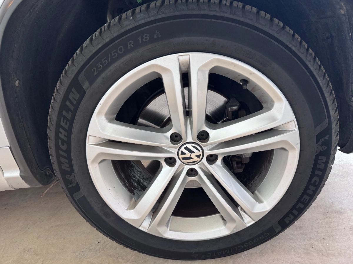 Volkswagen Tiguan - photo 28