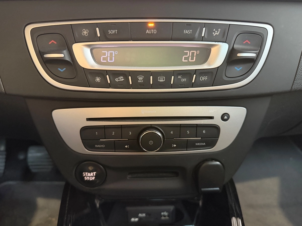 Renault Megane - photo 22