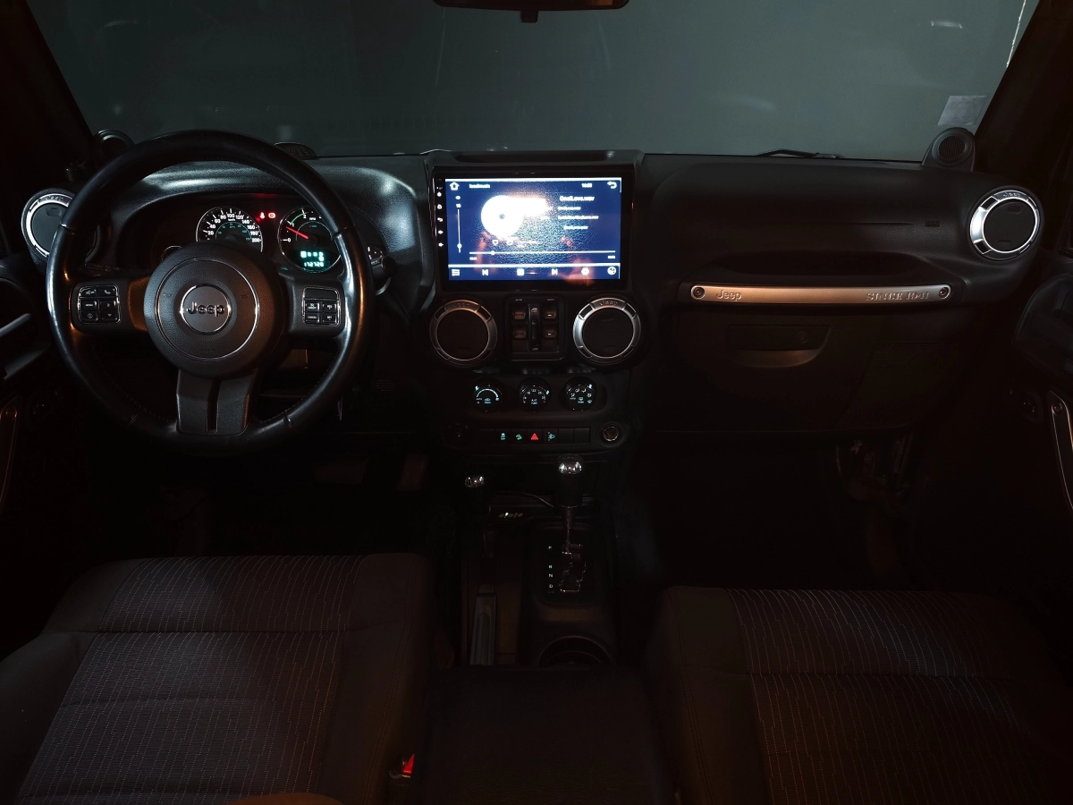 Jeep Wrangler - photo 12