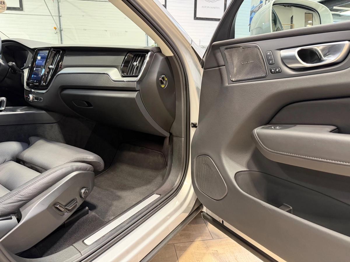 Volvo Xc60 2.0 T8 455H 310 RECHARGE PHEV HYBRID TWIN-ENGINE 18.8KWH ULTIMATE STYLE CHROME AWD GEARTRONIC BVA