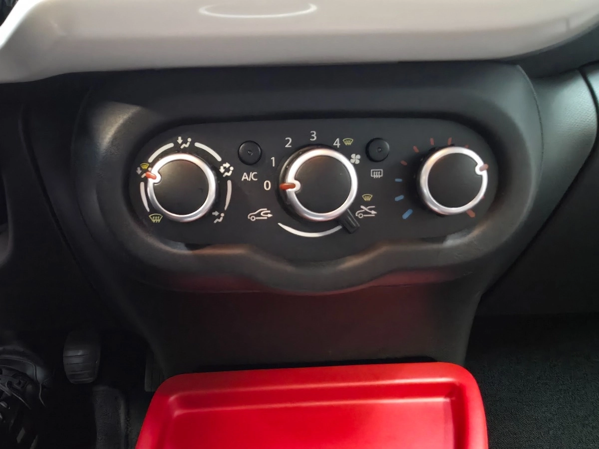 Renault Twingo - photo 32