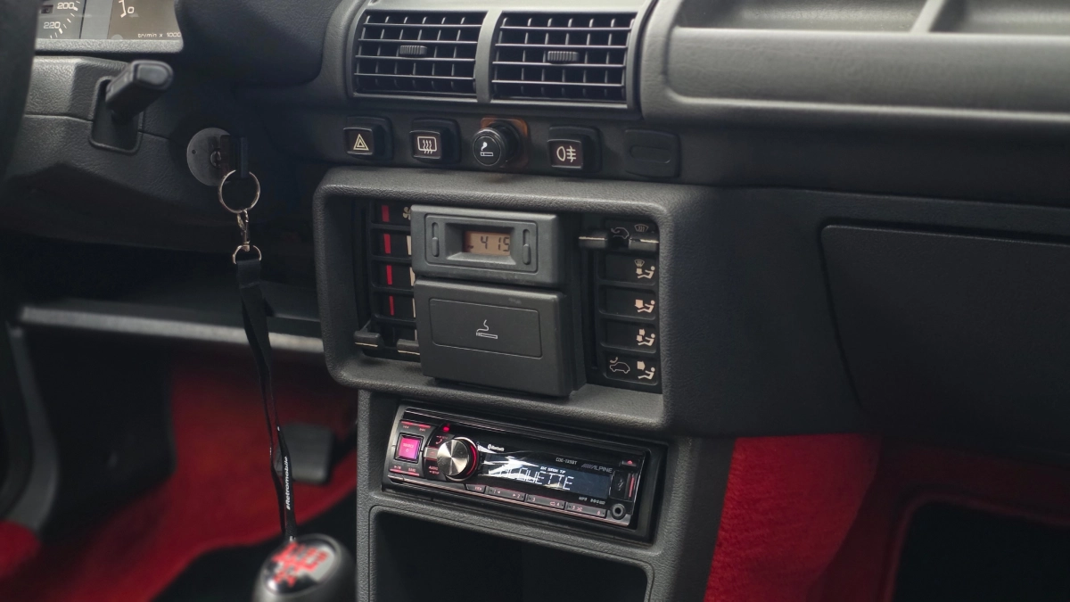 Peugeot 205 - photo 16